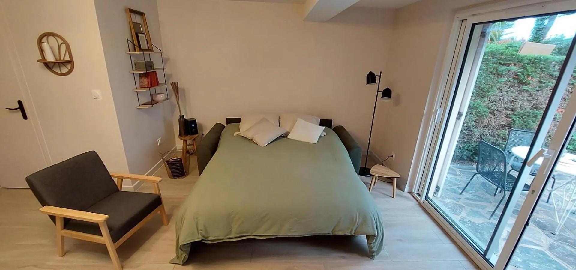 Cozy Apartment For 4 People, Beach 100M Away Fréjus Francja