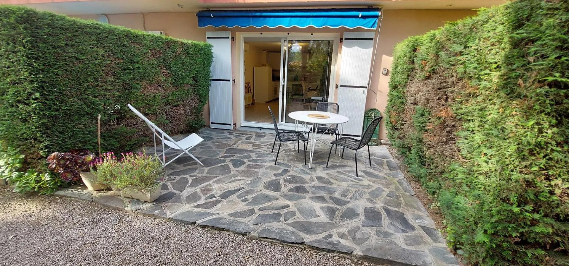 Cozy Apartment For 4 People, Beach 100M Away Fréjus Francja